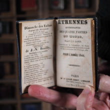 Load image into Gallery viewer, Etrennes Interessantes des Quatre Parties du Monde Contenant le Calendrier, les Naissances de la famille royale et des souverains de l'Europe pour l'Annee 1844. Janet, P.C.L. Publication Date: 1843 CONDITION: VERY GOOD
