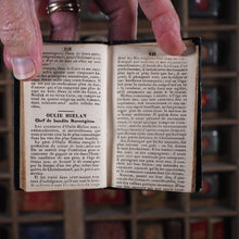 Load image into Gallery viewer, Etrennes Interessantes des Quatre Parties du Monde Contenant le Calendrier, les Naissances de la famille royale et des souverains de l'Europe pour l'Annee 1844. Janet, P.C.L. Publication Date: 1843 CONDITION: VERY GOOD