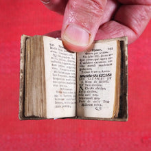 Load image into Gallery viewer, Heures de Cour contenant les sept offices de la semaine. Les 7 pseaumes, Vespres, Hymns & Les Litan avec les Prieres du matin & du soir & les Oraisons devant et apres le Commun. Publication Date: 1676 CONDITION: VERY GOOD