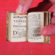 Load image into Gallery viewer, Heures de Cour contenant les sept offices de la semaine. Les 7 pseaumes, Vespres, Hymns & Les Litan avec les Prieres du matin & du soir & les Oraisons devant et apres le Commun. Publication Date: 1676 CONDITION: VERY GOOD