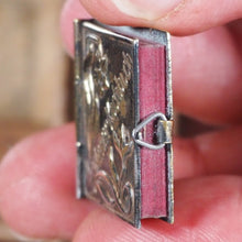 Load image into Gallery viewer, Kleinste Wiener Kochbuch der Welt, Das. >>MINIATURE COOKBOOK<< Publication Date: 1905 CONDITION: VERY GOOD