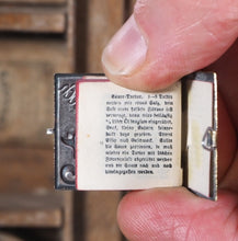 Load image into Gallery viewer, Kleinste Wiener Kochbuch der Welt, Das. >>MINIATURE COOKBOOK<< Publication Date: 1905 CONDITION: VERY GOOD