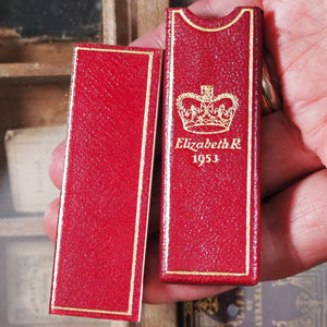 [Queen Elizabeth ii] E.R. Coronation Souvenir Memo Book. >>MINIATURE "FINGER" CORONATION SOUVENIR<< Publication Date: 1953 CONDITION: VERY GOOD