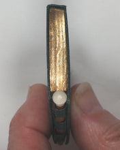 Load image into Gallery viewer, Miniatur-Kalender für das Jahr 1877 mit Versen Von Carl Faust. Fünster Jahrgang. Reges, B. [Johann Andreas Benjamin]. Frankfurt. [1876].
