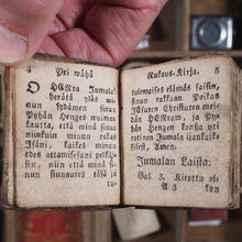 Load image into Gallery viewer, Muutamia Aiaturia ja Kutouria Jumalan Sanast (a selection of garden cuttings from the word of God). &gt;&gt;EARLY FINNISH MINIATURE BOOK&lt;&lt; Date: 1825
