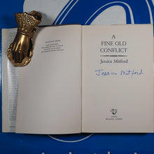 Load image into Gallery viewer, FINE OLD CONFLICT. MITFORD, Jessica. ISBN 10: 0718116178 / ISBN 13: 9780718116170 Published by Michael Joseph, 1977 Condition: Very Good Hardcover
