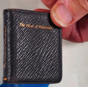 Vicar of Wakefield >>MINIATURE BOOK<< Goldsmith, Oliver. Publication Date: 1900 Condition: Very Good. Binding Variant A. >>MINIATURE BOOK<<